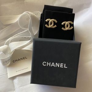 CHANEL Earrings crystals CC Studs golden Authentic